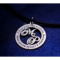 Ασημένιο κόσμημα για ερωτευμένους με αρχικά και μήνυμα της επιλογής σου