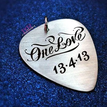 Μενταγιόν ασημένια πένα κιθάρας one love