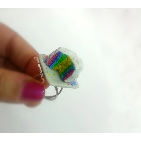 Χειροποίητο δαχτυλίδι μινιατούρα rainbow cake! 