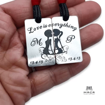 Ασημένια μπρελόκ Love is everything με δικό σου χάραγμα (2τμχ)
